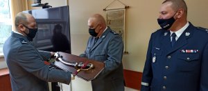 Pożegnanie Komendanta Powiatowego Policji inspektora Tomasza Dałka i wręczenie mu pamiątkowej szabli