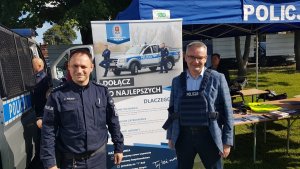 Policjanci uczestniczą w Narodowym Dniu Sportu w Lesznie