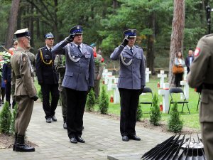 Złożenie hołdu poległym żołnierzom
