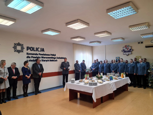 Uczestnicy spotkania opłatkowego w komendzie