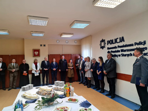Uczestnicy spotkania opłatkowego w komendzie