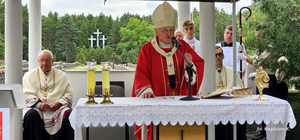 Msza święta w intencji poległych celebrowaną przez Metropolitę Warszawskiego Jego Eminencję Księdza Kardynała Kazimierza Nycza