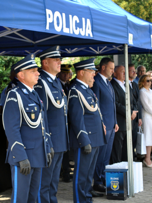 Trybuna honorowa z gościem honorowym oraz z zaproszonymi gośćmi