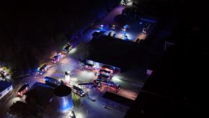 pożar hali produkcyjnej w Bramkach